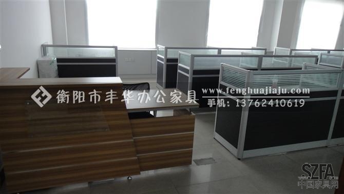 衡陽市豐華辦公家具，專業(yè)做各類辦公屏風(fēng)，辦公屏風(fēng)組合